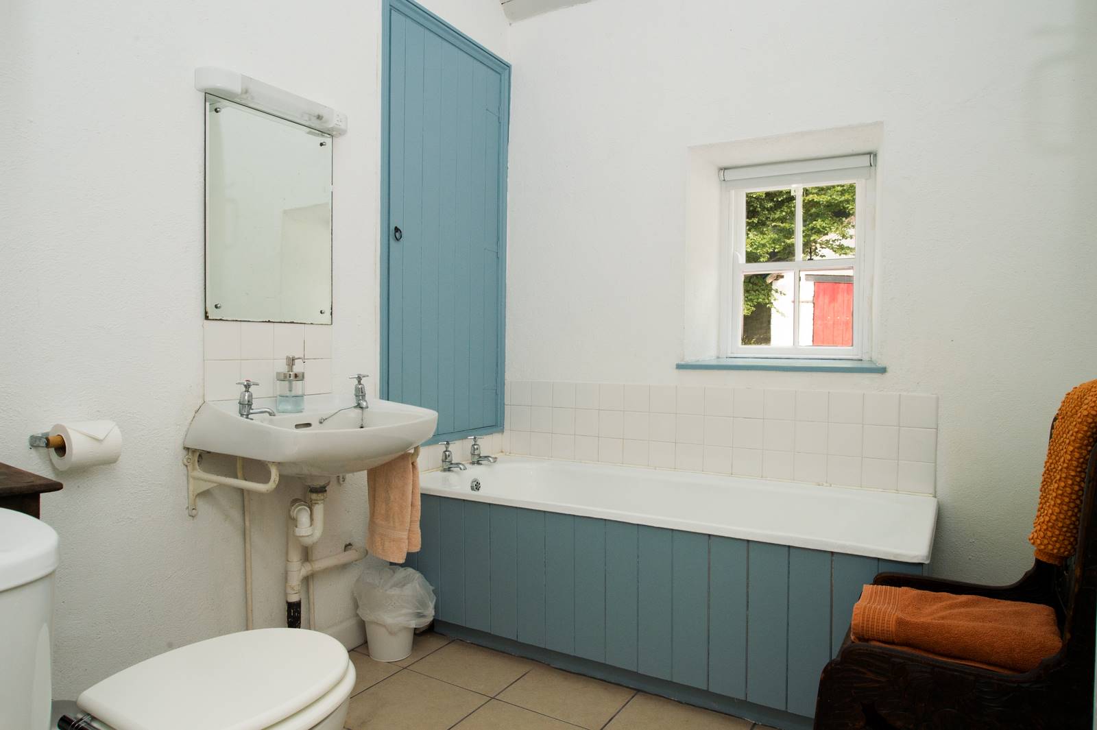 cottage_bathroom