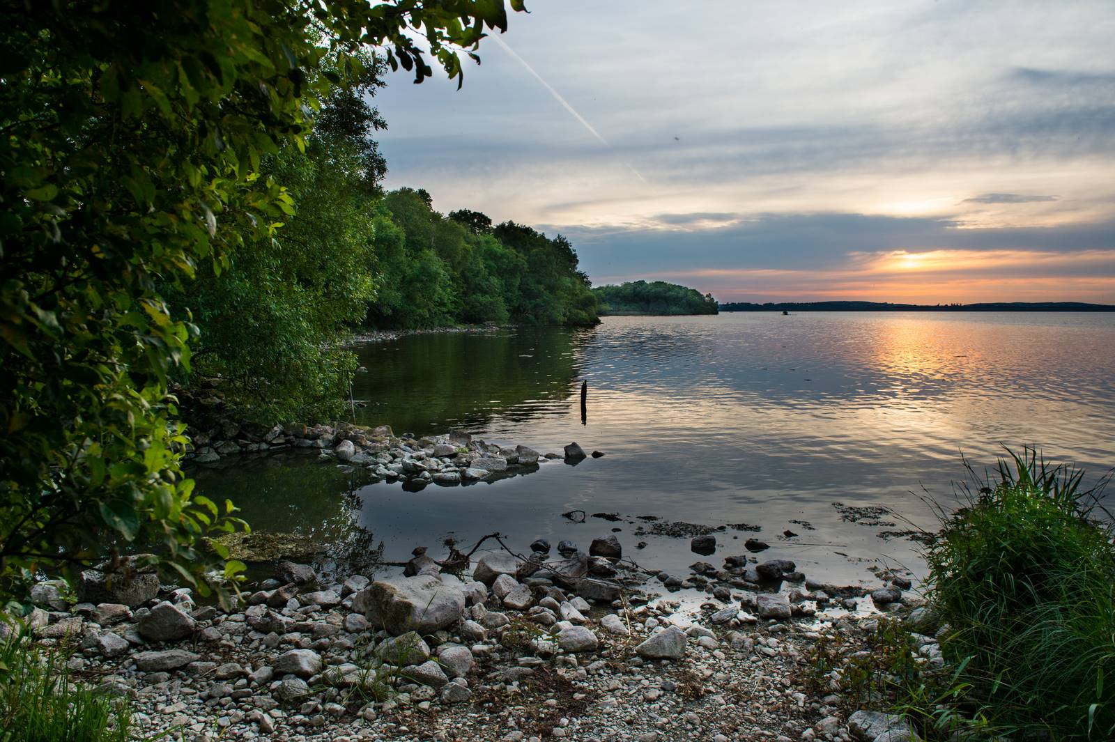 lake_shore_with_sunset